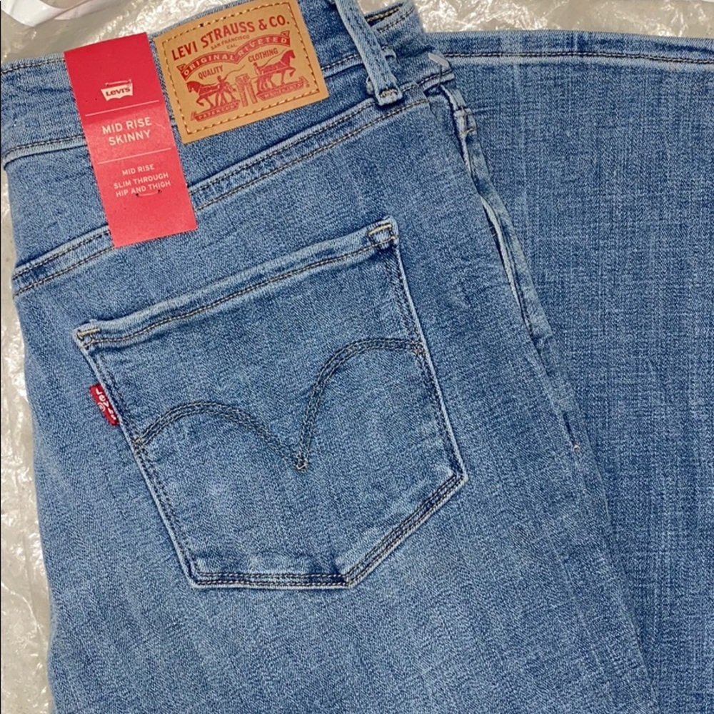 Levi’s mid rise skinny jeans NWT in size 10